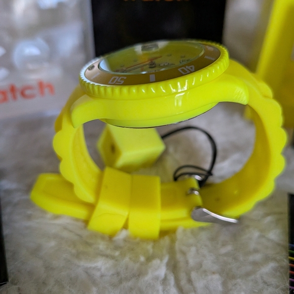 Ice Watch - Flashy Yellow Dial Silicone Strap Unisex Watch - Picture 10 of 10
